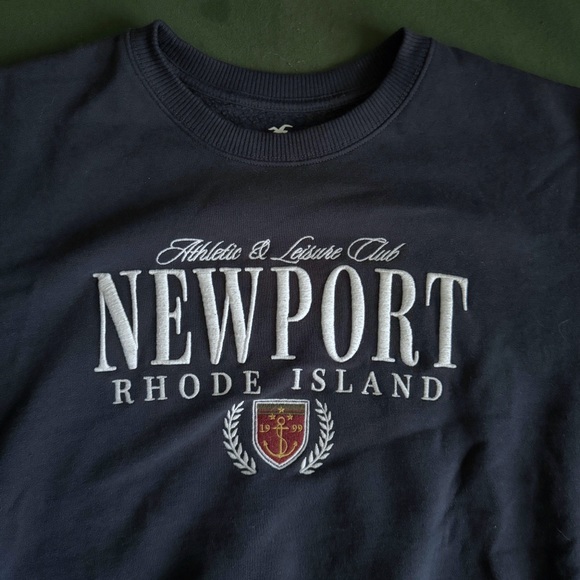 Hollister Newport Embroidered Crewneck - Picture 2 of 6